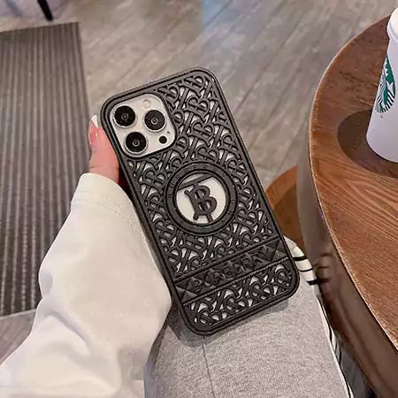 バーバリー iPhone17pro ケース 透かし彫り