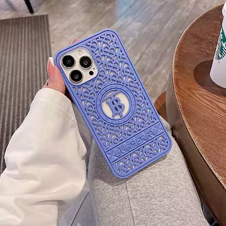 バーバリー iPhone17pro ケース 透かし彫り