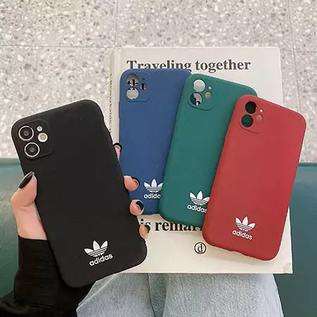 アディダス アイフォーン17 マット仕様のスマホケース