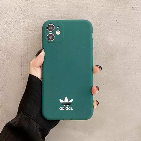 アディダス アイフォーン17 マット仕様のスマホケース