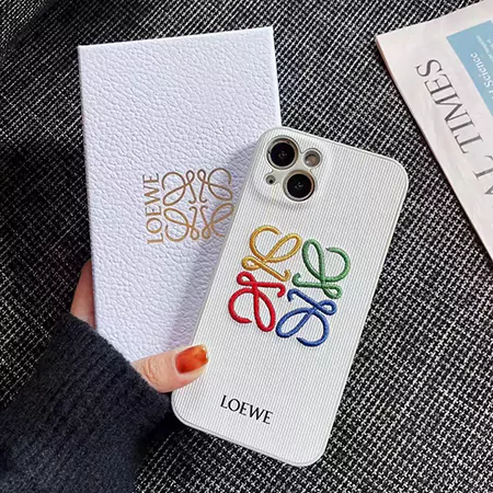 ロエベ iPhone17 Pro レザー刺繍ケース