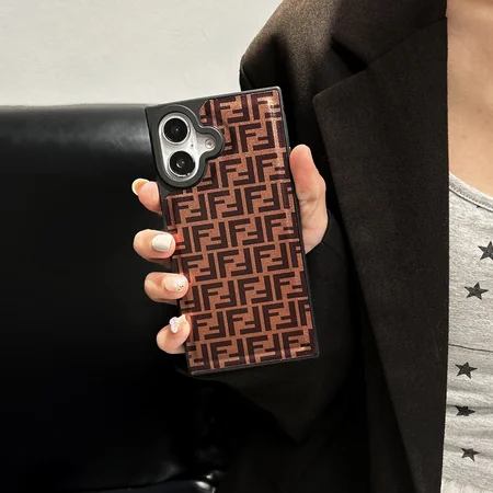 フェンディ iPhone17 Pro メッキレザーケース
