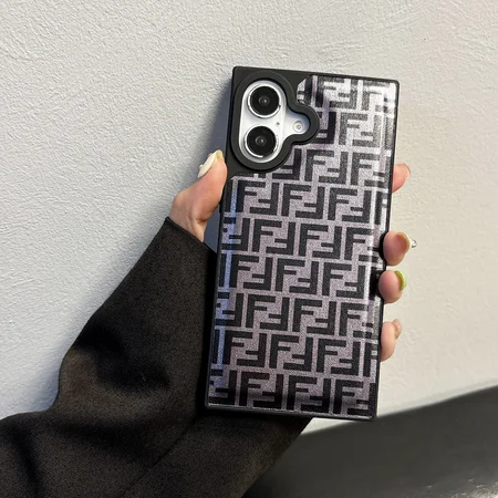 フェンディ iPhone17 Pro メッキレザーケース