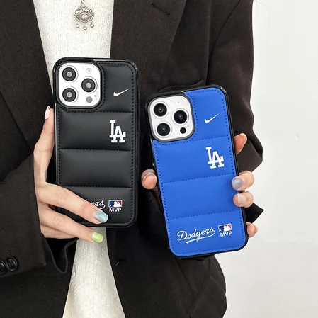 NIKE iphone17pro 携帯カバー ダウンジャケット風