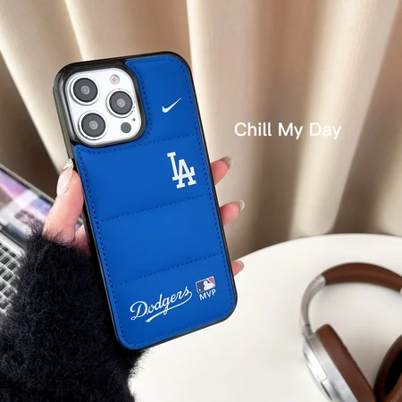NIKE iphone17pro 携帯カバー ダウンジャケット風