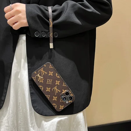 LV iPhone17 ストラップ付き カバー